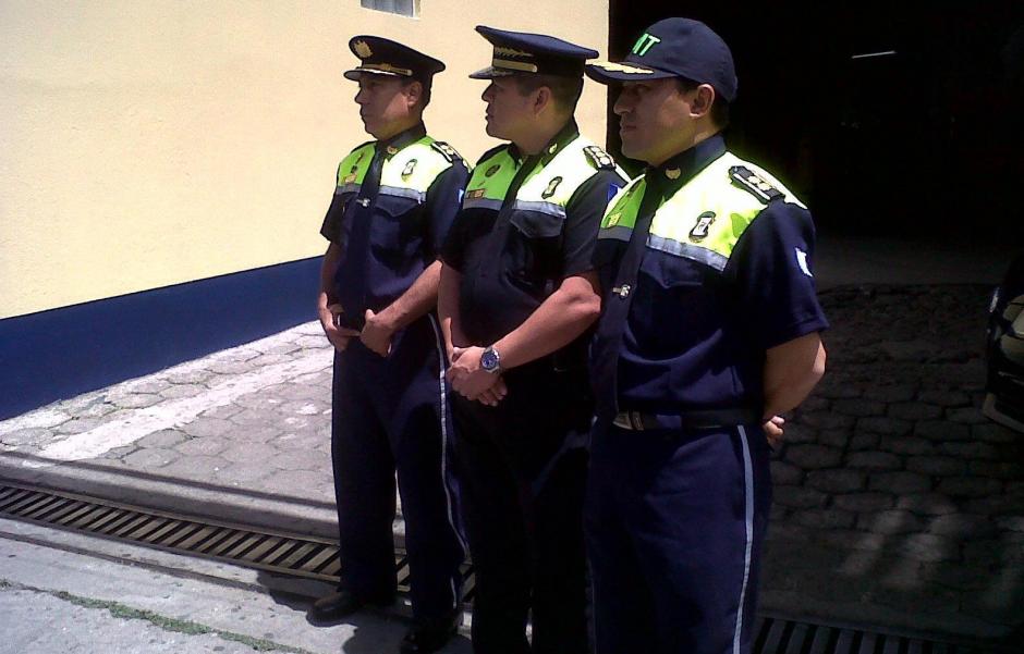 El agente de Emixtra, Jorge Aguilar, permanece en observaci&oacute;n tras haber sido arrollado por un automovilista. (Foto: Emixtra)