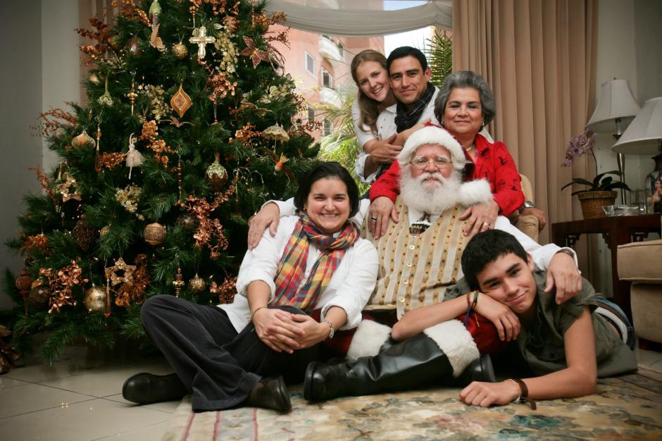 Quico Mart&iacute;nez es el organizador y creador del personaje de Santa de Guate. (Foto: Facebook)