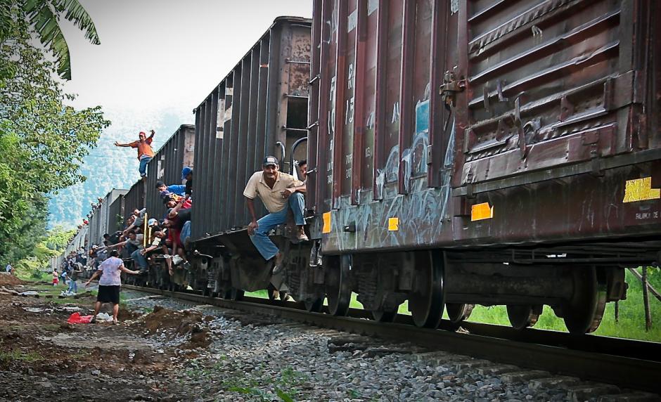 Un grupo armado mat&oacute; a cuatro migrantes y tres quedaron lesionados por resistirse a entregar sus pertenencias cuando viajaban en el tren conocido como "La Bestia". (Foto:Internet)&nbsp;