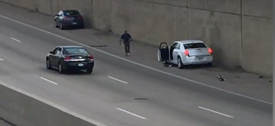Un hombre con supuestos problemas mentales le dispar&oacute; a otro en una autopista en Estados Unidos. (Foto: dailymail.co.uk)