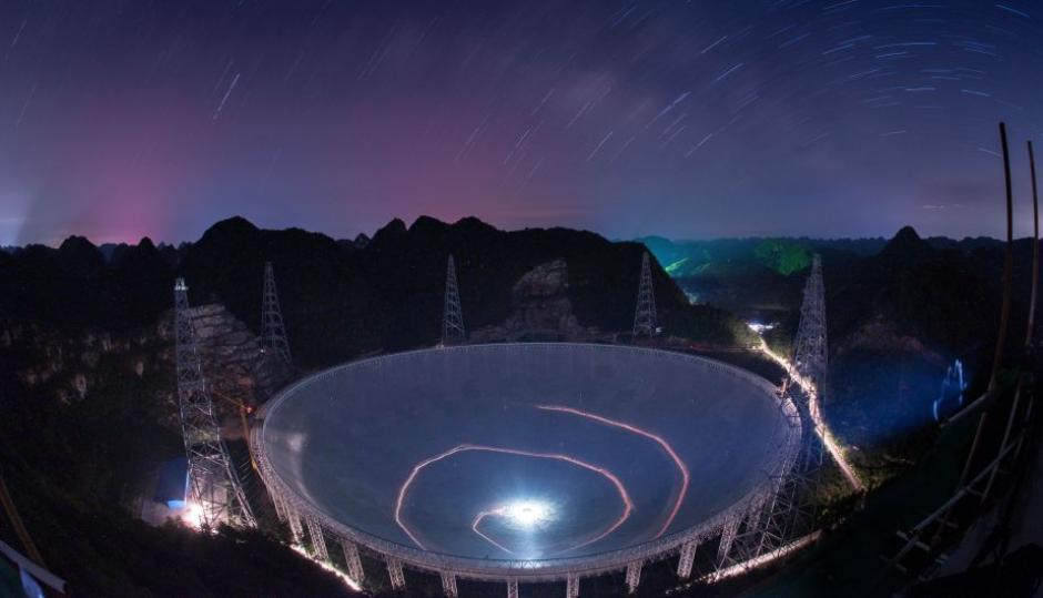 El telescopio que se construye en China abarca el espacio de 30 estadios de f&uacute;tbol. (Foto: peru21.com)