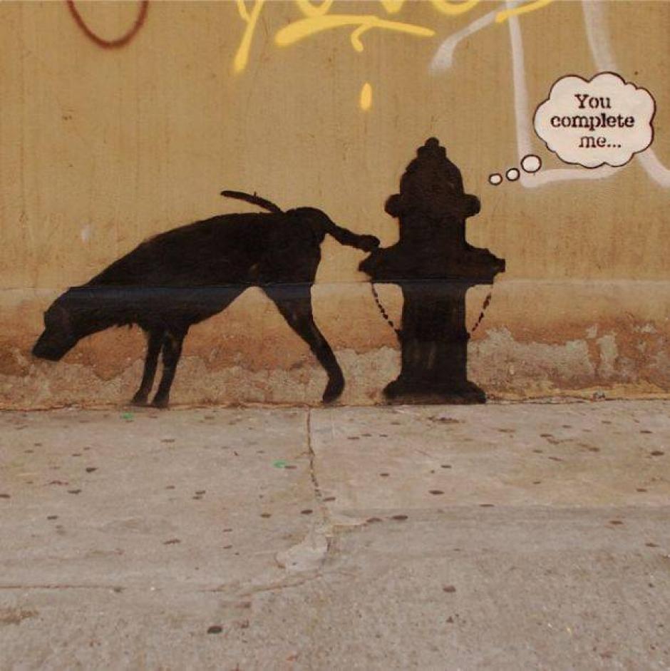 Grafiti de un perro que hizo Banksy en un muro de Chelsea, Nueva York, este 3 de octubre de 2013, para volver al arte callejero con una pieza diaria.