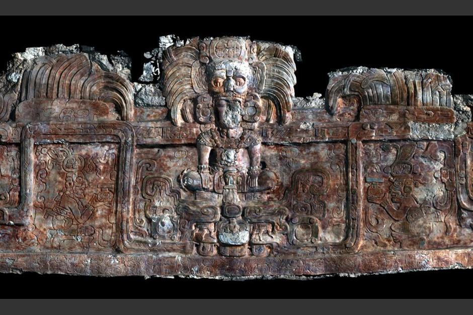 Un esc&aacute;ner 3D del friso que adorna un edificio que contiene la tumba en Holmul, que muestra un rey de la Dinast&iacute;a de la Serpiente. (Foto: Universidad de Alabama)