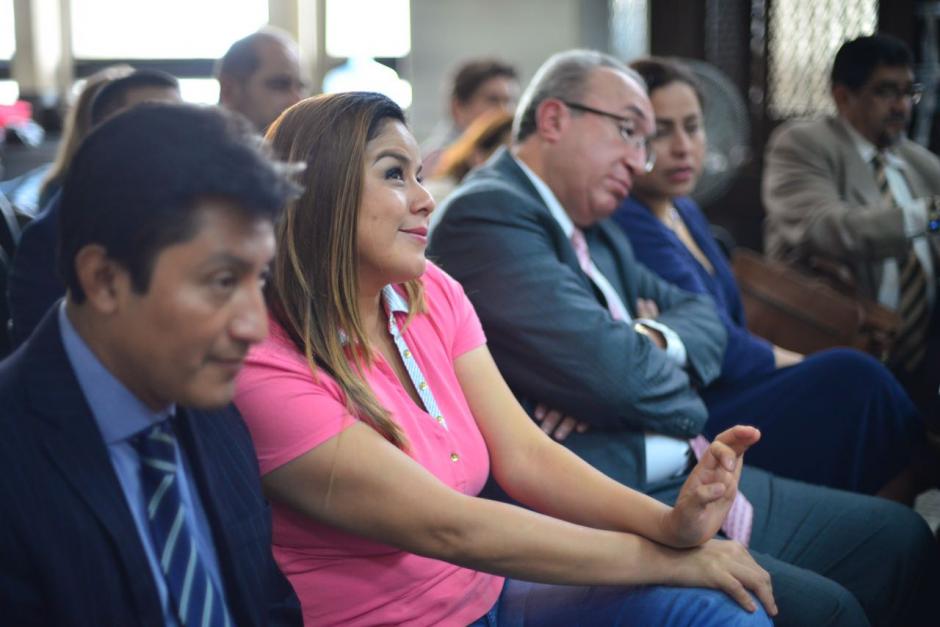 Claudia M&eacute;ndez se mantuvo sonriente durante la audiencia donde su abogada pidi&oacute; que se le beneficie con una medida sustitutiva. (Foto: Jes&uacute;s Alfonso/Soy502) 