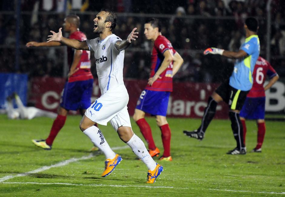 José Contreras guió el ataque de los albos en el triunfo de Comunicaciones en la serie semifinal frente a Xelajú. (Foto: Nuestro Diario)