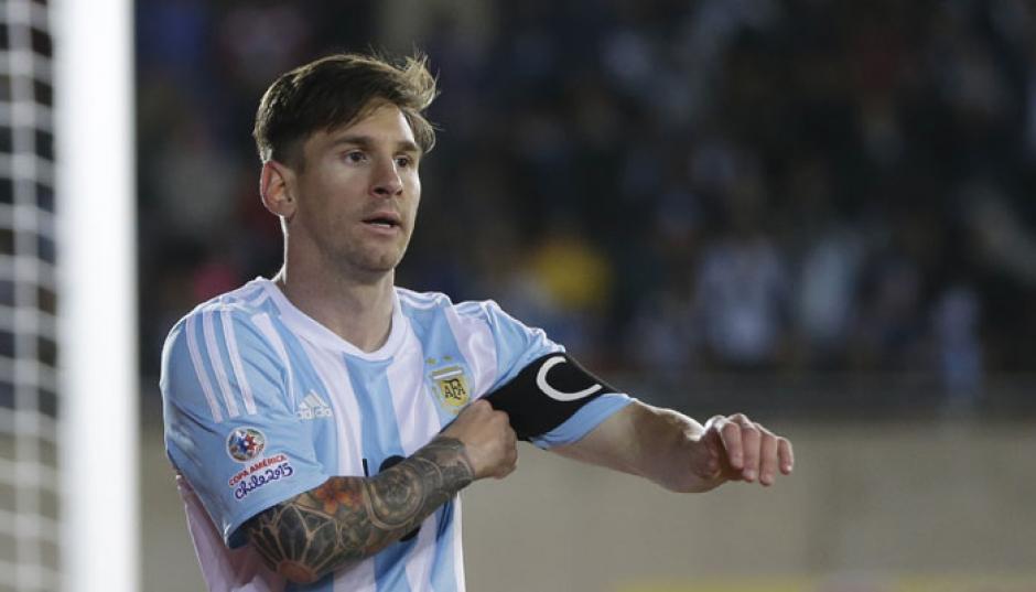 Messi ha sido el capit&aacute;n albiceleste en varias ocasiones. (Foto: Twitter)
