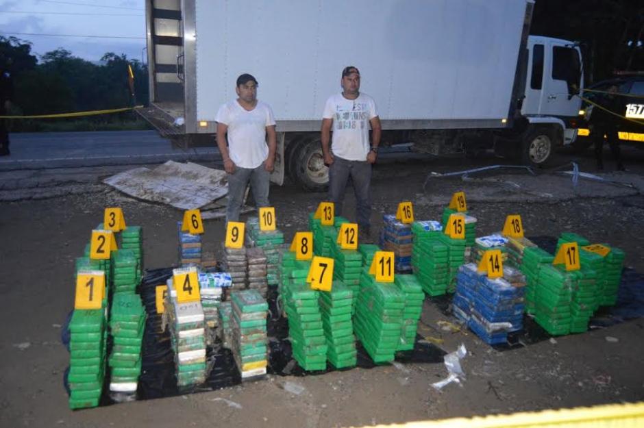 La PNC incaut&oacute; 580 kilos de coca&iacute;na que eran transportados ocultos en un doble fondo en un cami&oacute;n. (Foto: PNC) 