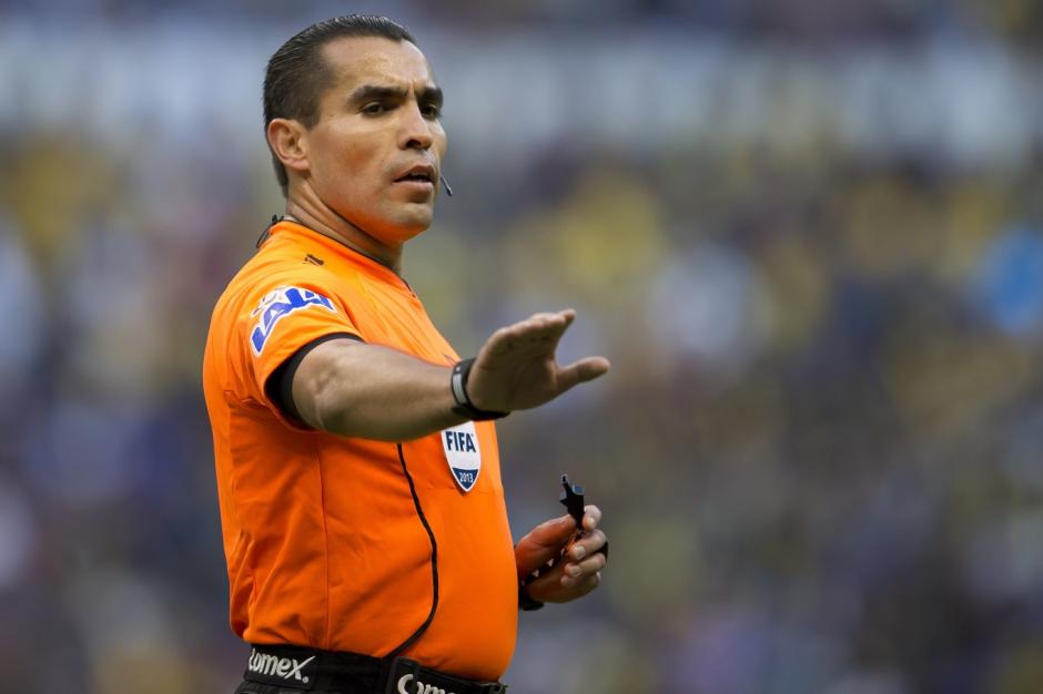 El &aacute;rbitro mexicano Marco Rodr&iacute;guez anuncia su retiro del referato para dedicarse de lleno a ser pastor evangelico. (Foto: EFE)