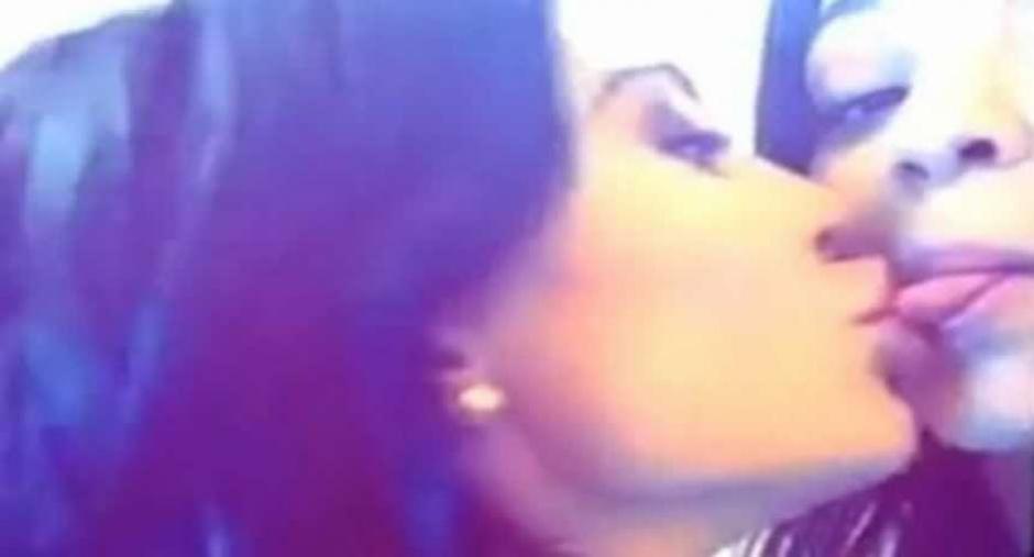 Las hermanas Kylie y Kendall Jenner publicaron un video que ha causado pol&eacute;mica, en el que durante una broma Kylie besa la lengua de su hermana Kendall. (Foto: www.sopitas.com)