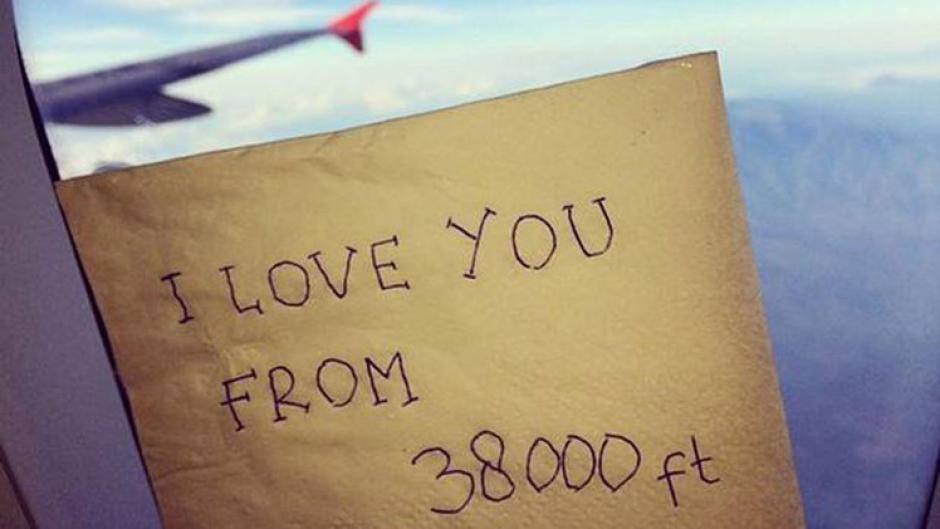 El mensaje de una aeromoza que se viraliza en redes sociales.