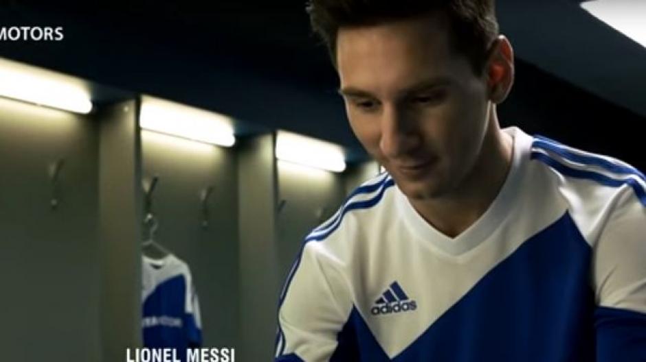 Messi protagoniza un nuevo spot comercial en el cual viste un uniforme azul con blanco. (Foto: foxdeportes.com)