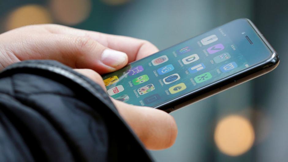 Muchos usuarios se centran en cuidar de su iPhone con fundas y protectores de pantalla, pero olvidan la bateria. (Foto: Actualidad RT)