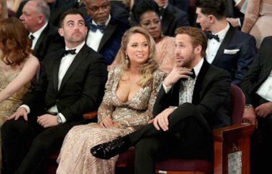Gosling fue acompa&ntilde;ado de una despampanante rubia a la ceremonia de los Premios &Oacute;scar. (Foto: analitica.com)