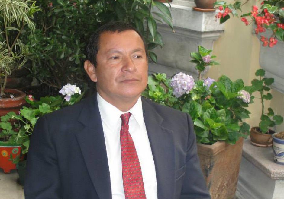 Según autoridades, la Dirección Departamental a cargo de Roberto Hernández adquirió lapiceros sobrevalorados. (Foto: Facebook/Dirección Departamental de Educación Guatemala Norte)