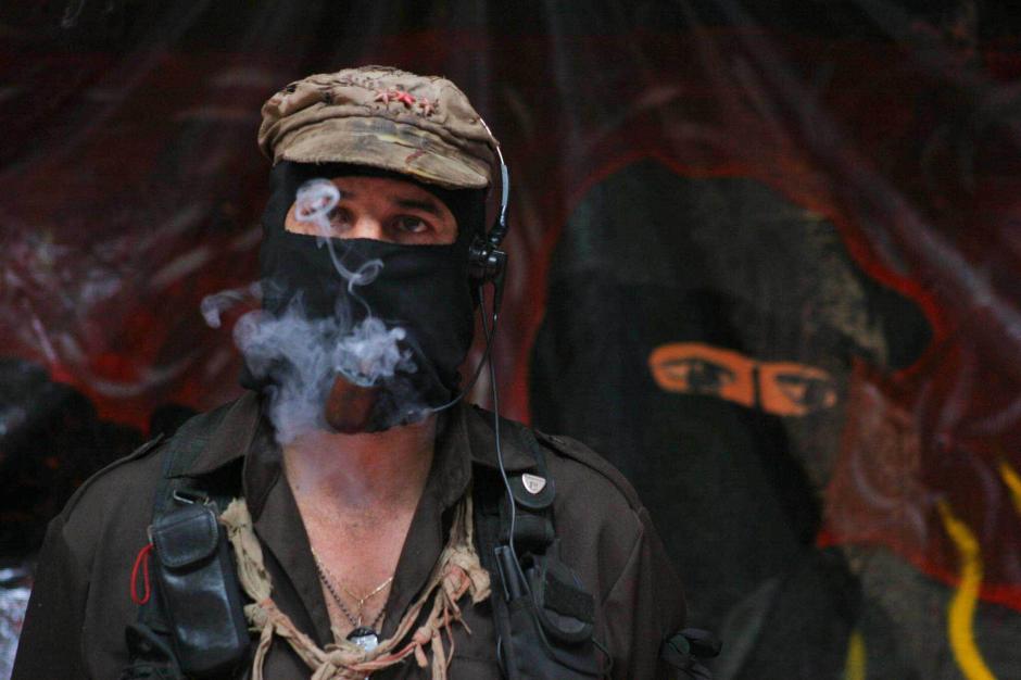 Fotograf&iacute;a tomada en abril de 2006 en la que se registr&oacute; al l&iacute;der del Ej&eacute;rcito Zapatista de Liberaci&oacute;n Nacional (EZLN) de M&eacute;xico, el "subcomandante Marcos", quien reapareci&oacute; p&uacute;blicamente este s&aacute;bado en la comunidad La Realidad, en la selva de Chiapas (M&eacute;xico). (Foto: EFE/Archivo)