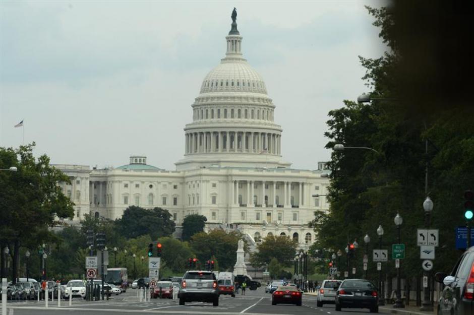 El capitolio se encuentra completamente cerrado tras la amenaza de seguridad. (Foto: EFE)&nbsp;