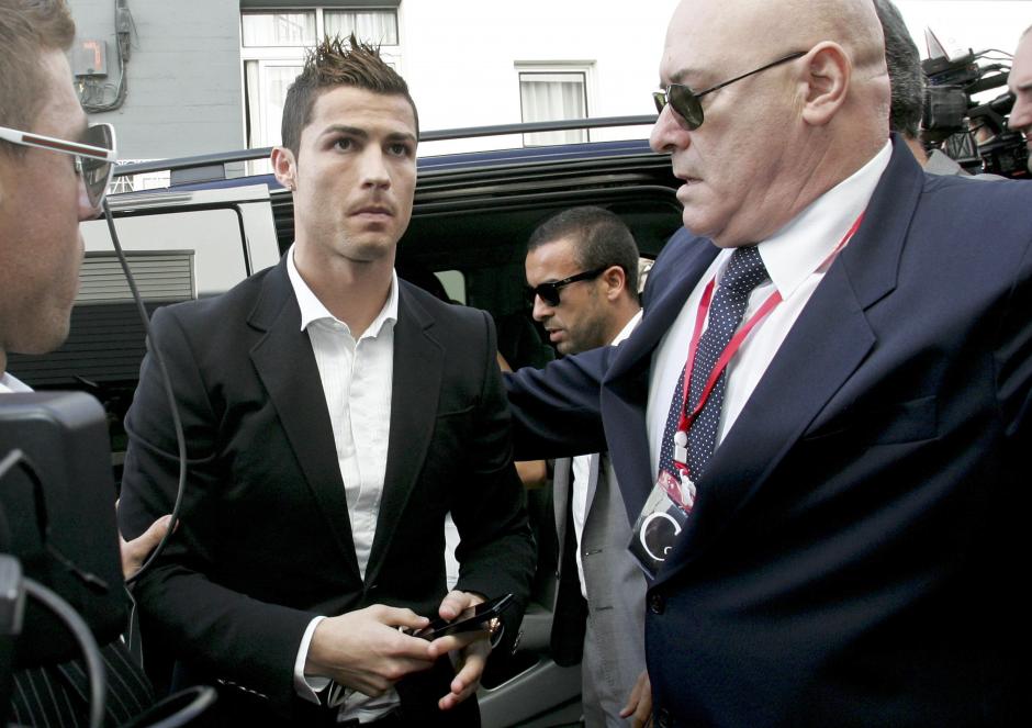 El futbolista portugu&eacute;s del Real Madrid, Cristiano Ronaldo, llega a la inauguraci&oacute;n CR7 Museo, en Funchal, Isla de Madeira, Portugal. &nbsp;(Foto: EFE)