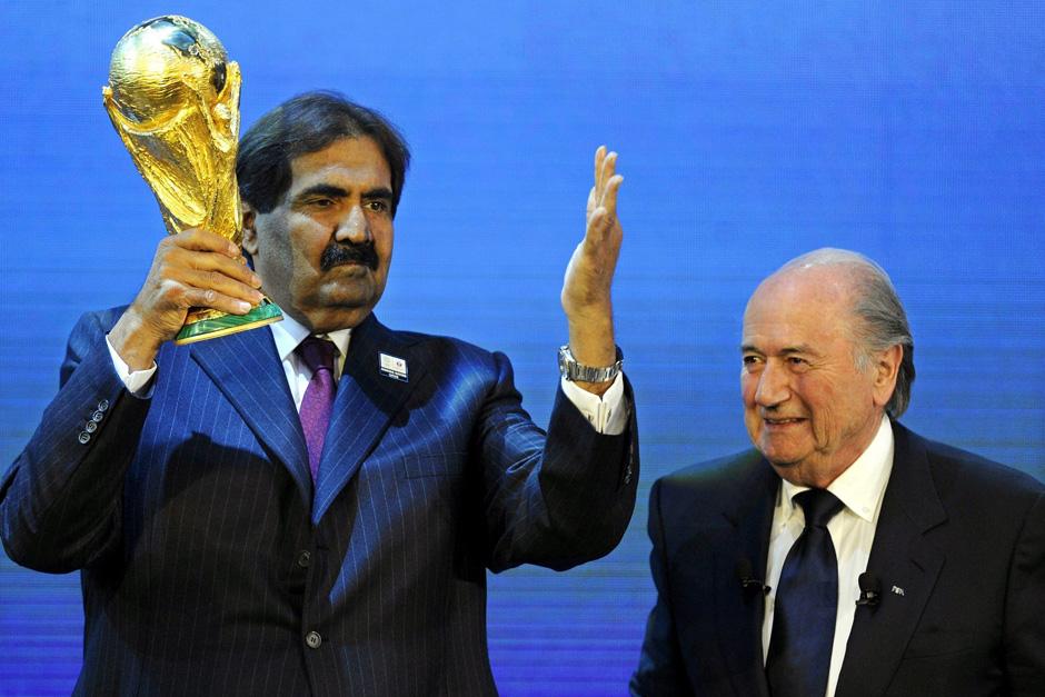 El presidente de la FIFA, Joseph Blatter, y el emir de Qatar, el jeque Tamim Bin Hamad al Zani. (Foto: Walter Vieri/EFE)