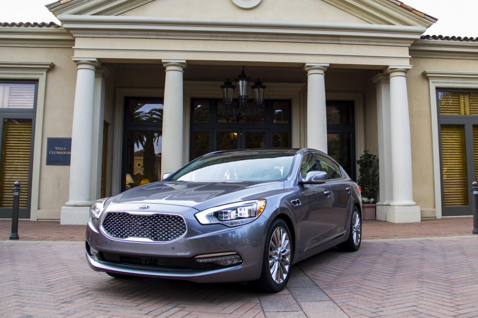 Kia quiere escalar a lo m&aacute;s alto del mercado de lujo con el K900, un veh&iacute;culo que competir&aacute; a partir de la primavera con los BMW Serie 7, Audi 8, Lexus LS y Mercedes-Benz Serie S. (Foto: EFE)