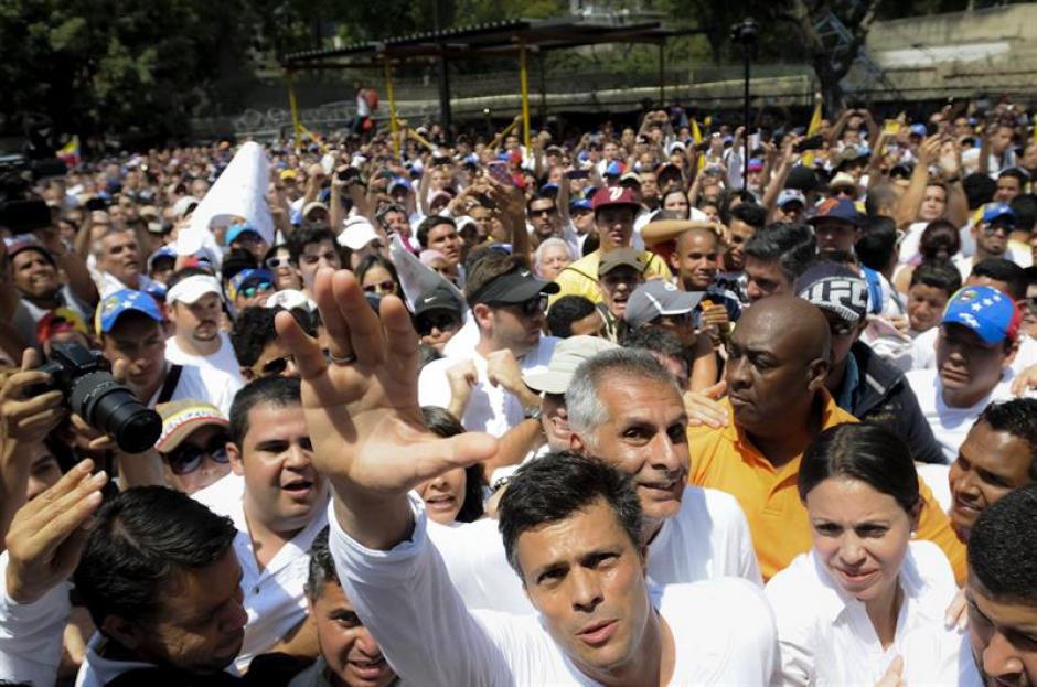 Tras entregarse a las autoridades, Leopoldo L&oacute;pez, l&iacute;der opositor en Venezuela, difundi&oacute; un video en su cuenta de Twitter. (Foto: EFE)