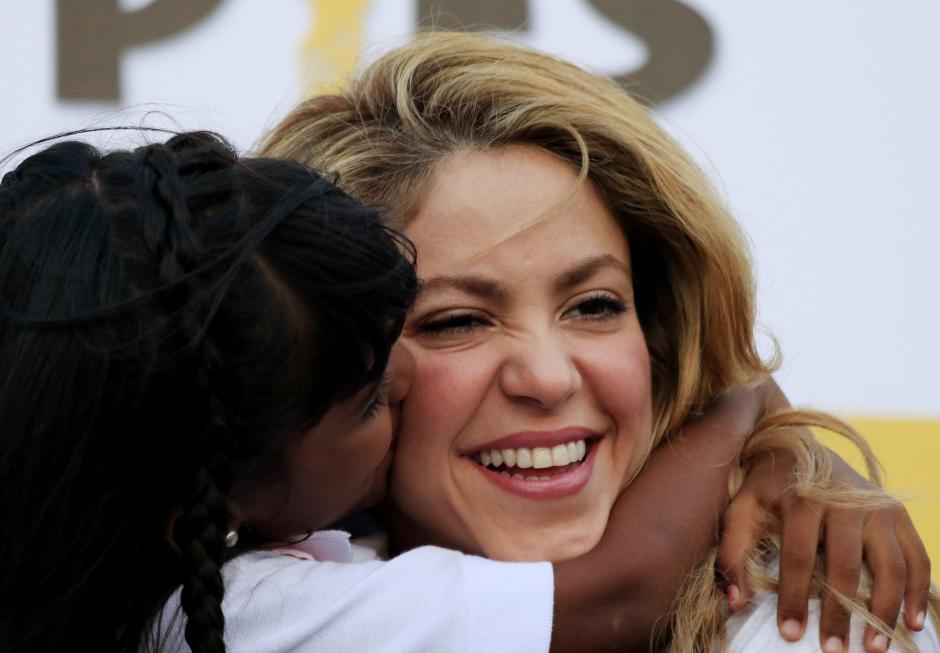 La cantante colombiana Shakira, inaugur&oacute; un colegio de su Fundaci&oacute;n Pies Descalzos, en un barrio popular de Cartagena (Colombia). (Foto: EFE)