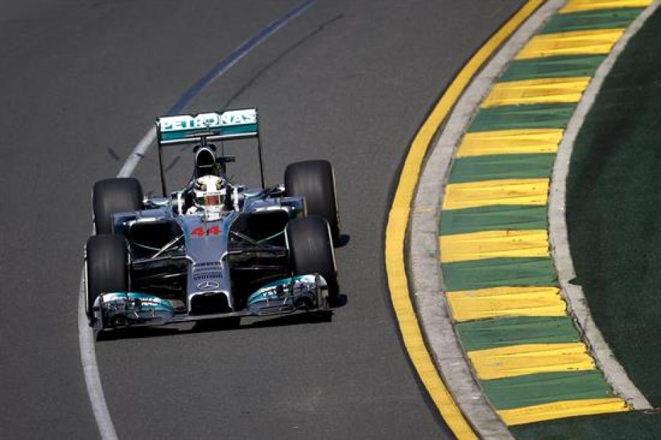 Lewis Hamilton logró la primera pole position de la temporada. (Foto: EFE)