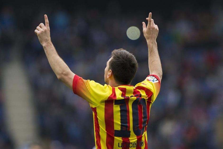 El delantero argentino del Barcelona, Lionel Messi, celebra el gol que marc&oacute; &nbsp;de penalti ante el Espanyol. (Foto: EFE)