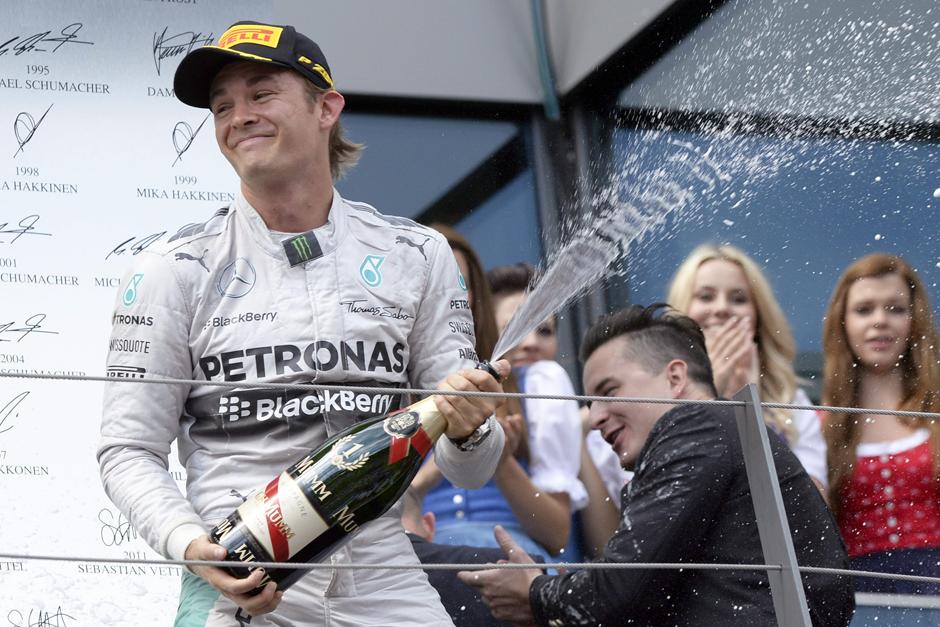 Nico Rosberg, de la escuder&iacute;a Merceddes AMG Pedronas, celebra su triunfo en Austria. (Foto: EFE)