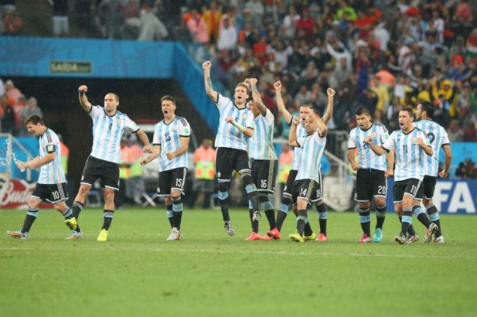 Argentina venci&oacute; 4-2 en penales a Holanda y avanza a la final 24 a&ntilde;os despu&eacute;s. (Foto: EFE)
