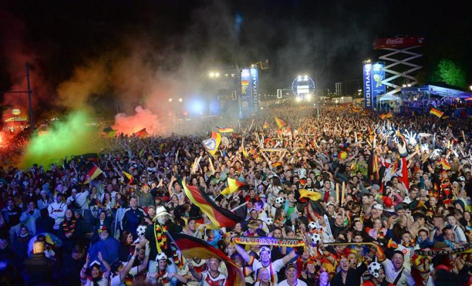 Millones de personas festejaron en las calles de Berl&iacute;n y de toda Alemania, tras el triunfo de su selecci&oacute;n en el Mundial Brasil 2014.