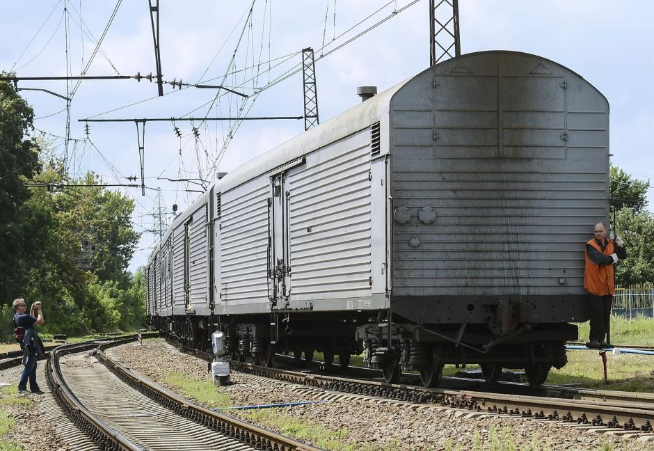 El tren equipado con vagones refrigerados para preservar los cuerpos de las v&iacute;ctimas del vuelo MH17 transport&oacute; 282 cad&aacute;veres. (Foto: EFE)&nbsp;