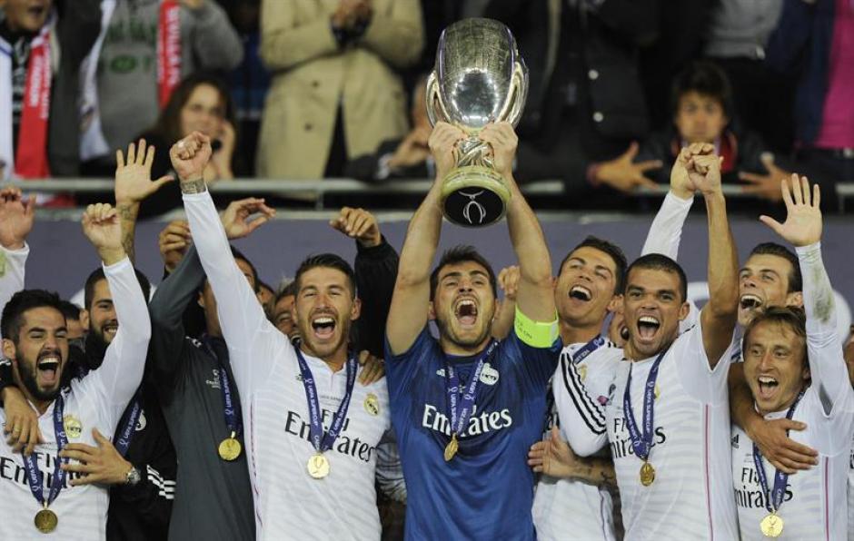 As&iacute; festej&oacute; el Real Madrid la conquista de la primera Copa de muchas que quiere lograr esta temporada. (Foto: EFE)