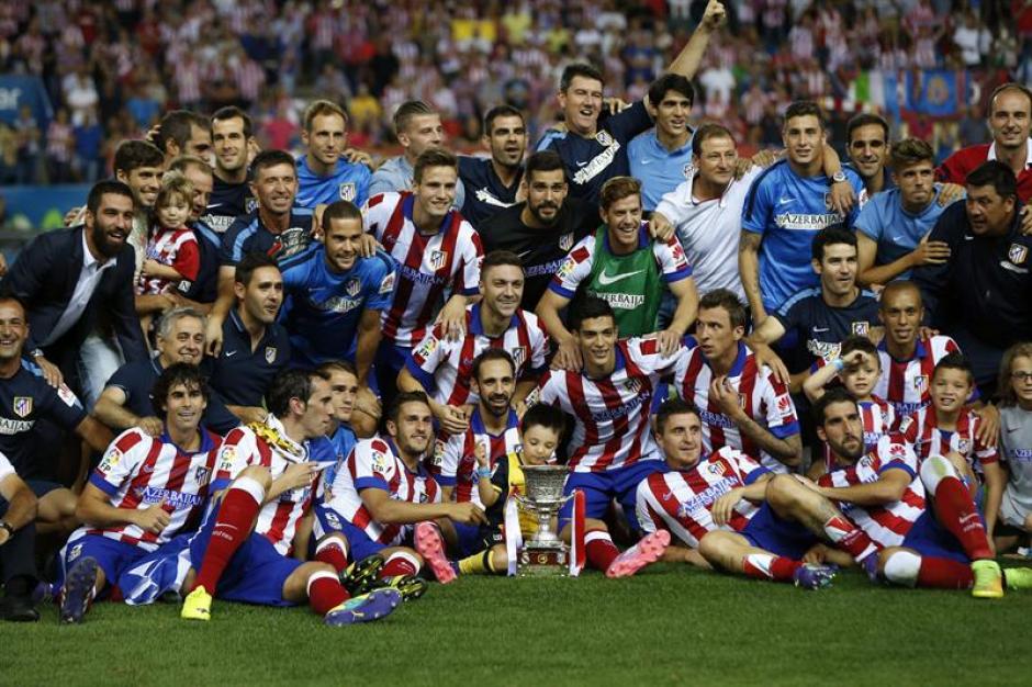 El Atl&eacute;tico de Madrid celebra la Supercopa de Espa&ntilde;a. (Foto: EFE)
