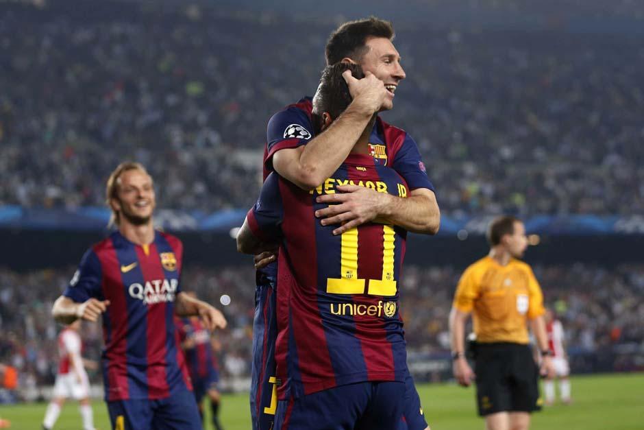 Messi, Neymar y Sandro anotaron por el Barcelona ante el Ajax que solo pudo descontar por medio de Ghazi. (Foto: EFE)