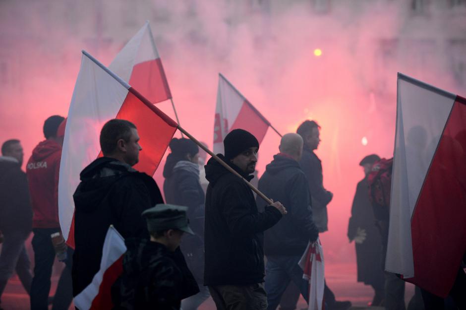 En Varsovia unas cien personas fueron detenidas tras la celebraci&oacute;n del D&iacute;a de la Independencia de Polonia. (Foto: EFE)
