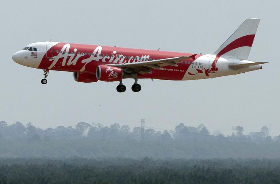 El avi&oacute;n de Air Asia perdi&oacute; comunicaci&oacute;n con la torre de contro el domingo 28 de diciembre, luego que el piloto pidiera autorizaci&oacute;n para cambiar de altura en su viaje. (Foto: EFE)