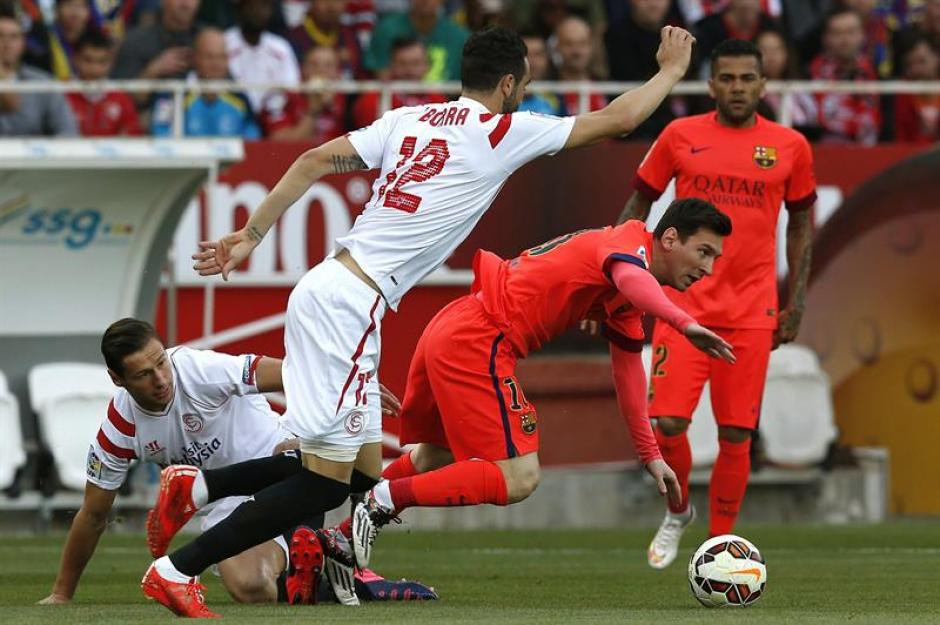 Lionel Messi fue desequilibrante en el primer tiempo, los defensas de Sevilla los sufrieron. En el complemento los locales lo neutralizaron. (Foto: EFE)