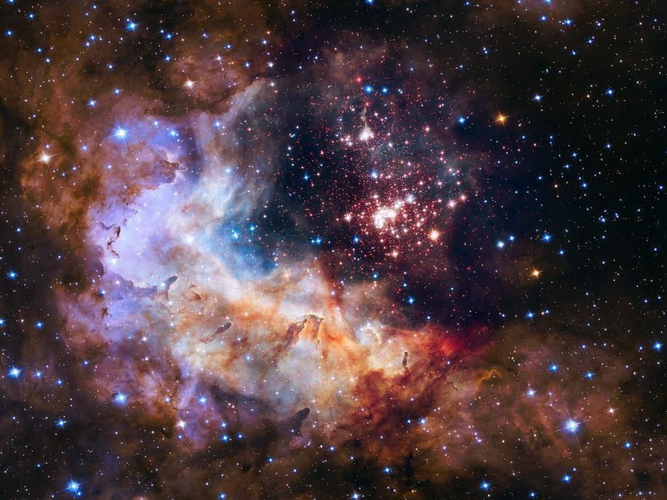 La fotograf&iacute;a muestra un espectacular y brillante tapiz de estrellas j&oacute;venes, escogida por la NASA como imagen oficial para celebrar el 25 aniversario del telescopio espacial Hubble. (Foto: EFE)