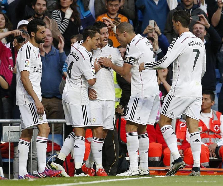 Real Madrid venci&oacute; a Almer&iacute;a y sigue dos puntos abajo de Barcelona en la tabla de posiciones. (Foto: EFE)
