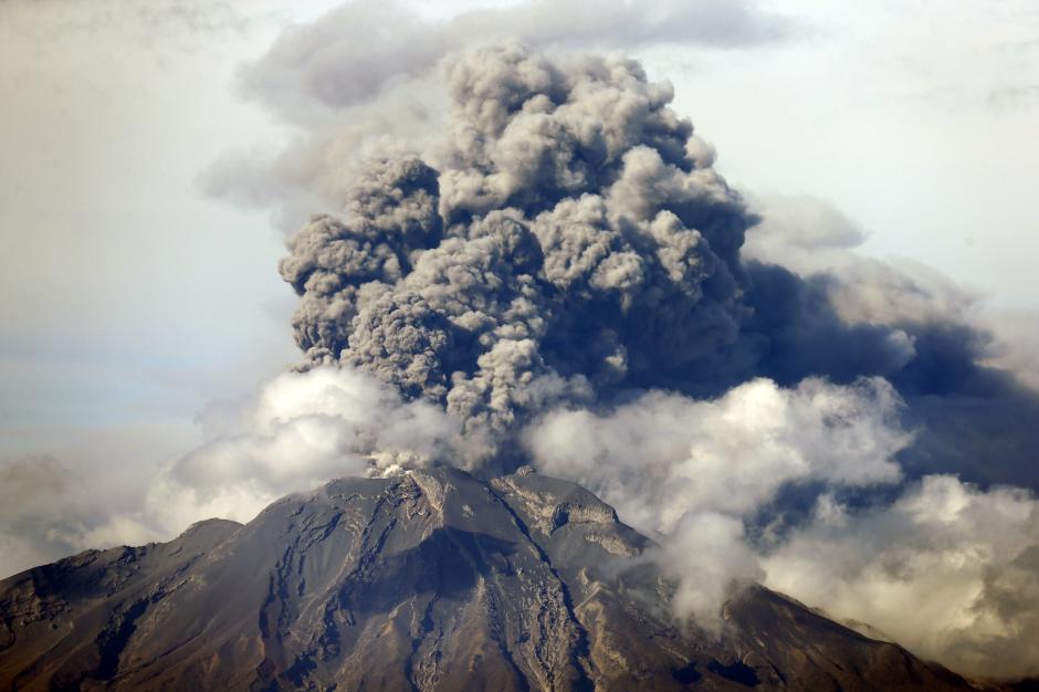 La primera erupci&oacute;n afect&oacute; a m&aacute;s de 6 mil chilenos. (Foto: EFE)