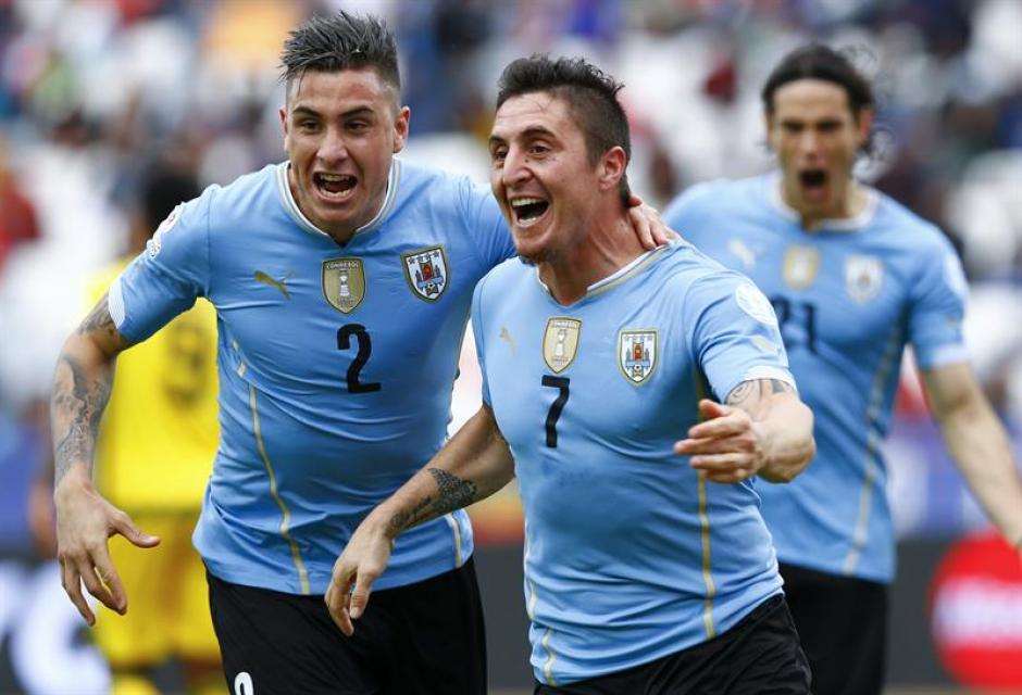El "Cebolla" Rodr&iacute;guez (7) festej&oacute; el primer tanto de Uruguay en la Copa Am&eacute;rica 2015. (Foto: EFE)