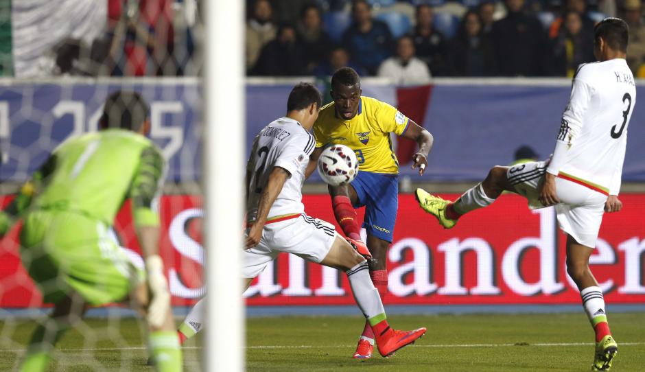 Ecuador venci&oacute; a M&eacute;xico, con lo que los aztecas quedan fuera de la Copa Am&eacute;rica 2015. (Foto: EFE)