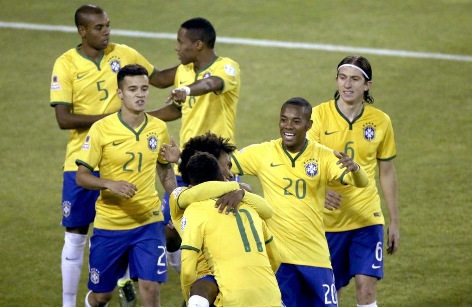 Los brasile&ntilde;os celebraron con todo el segundo gol frente a Venezuela. (Foto: EFE)