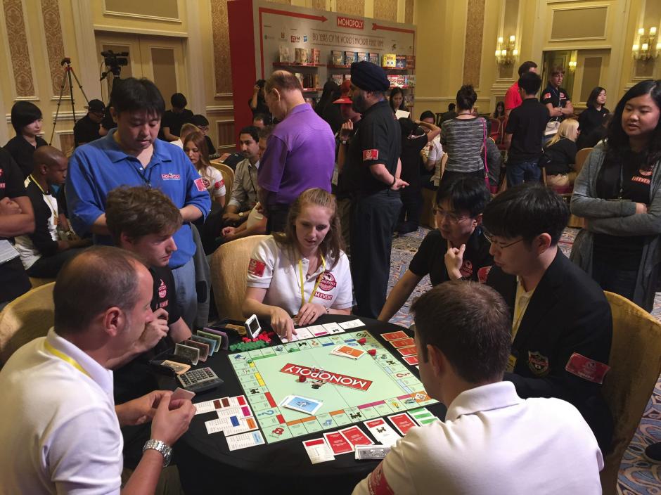 El cl&aacute;sico juego del Monopoly celebr&oacute; su 80 cumplea&ntilde;os por todo lo alto reuniendo en la ciudad china de Macao a 28 jugadores de todo el mundo para participar en el d&eacute;cimo cuarto torneo de Monopoly Internacional. (Foto: Efe)