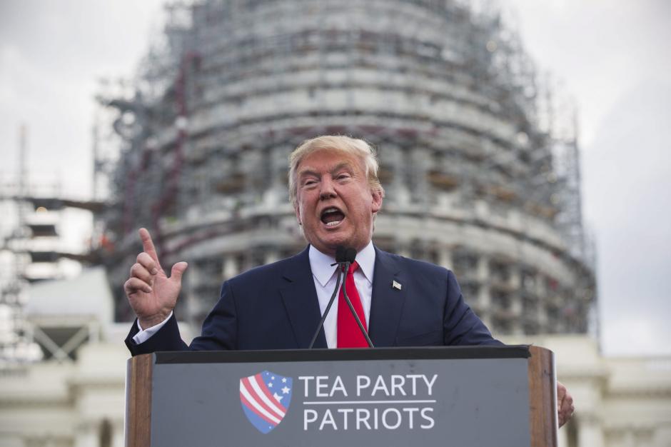 Donald Trump anunci&oacute; que ya es el due&ntilde;o absoluto de la organizaci&oacute;n Miss Universo tras haber comprado la mitad que desde 2002 pertenec&iacute;a a la cadena NBC. (Foto Arhivo: Efe)