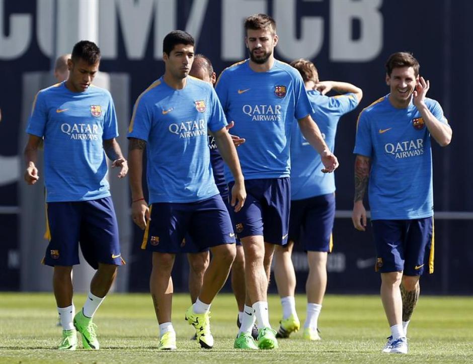 Neymar, Luis Su&aacute;rez, Piqu&eacute; y Messi captados en la &uacute;ltima pr&aacute;ctica. (Foto: EFE)
