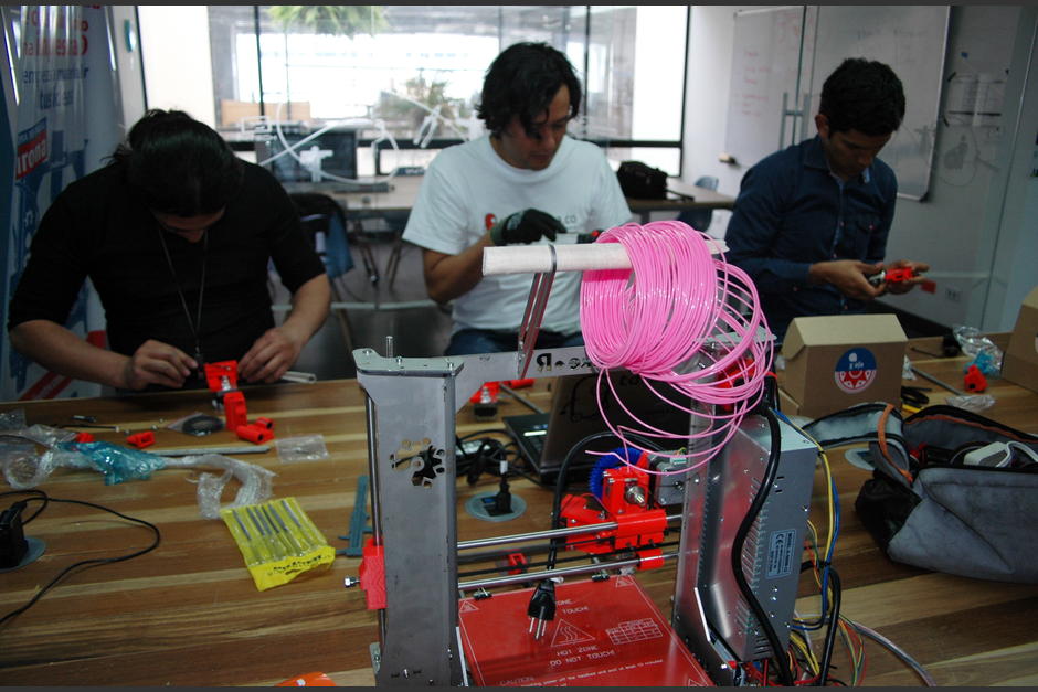 Piezas para dispositivos electrónicos, paneles para edificaciones, prótesis humanas e incluso órganos vitales son algunas de las aplicaciones de la tecnología aportada por las impresoras 3D que podrían utilizarse en una futura conquista de Marte. (Foto Archivo: Efe)