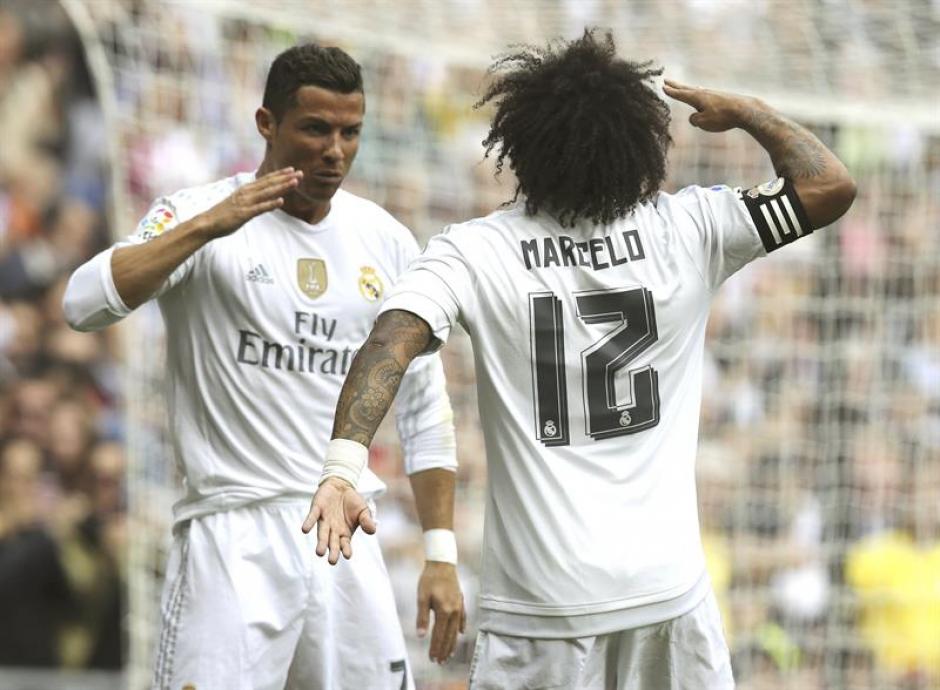 Celebraci&oacute;n a lo "Comandante" entre Cristiano Ronaldo y Marcelo, tras el gol del portugu&eacute;s. (Foto: EFE)