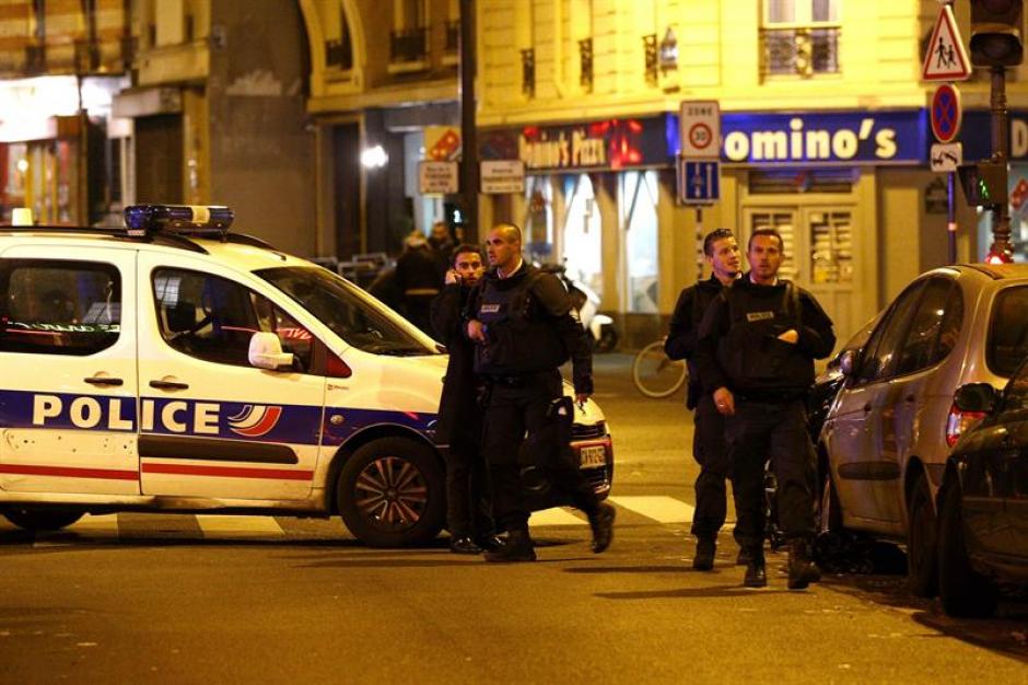 Decenas de personas han muerto en varios ataques coordinados en París ocurridos alrededor de las diez de la noche, hora local, según datos de la Prefectura de Policía. &nbsp;(Foto: EFE)&nbsp;