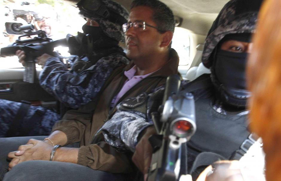 El expresidente salvadore&ntilde;o Francisco Flores, que cumple arresto domiciliario acusado de delitos de corrupci&oacute;n, fue trasladado &nbsp;bajo custodia policial hac&iacute;a un hospital de la capital. (Foto: Archivo/Efe)